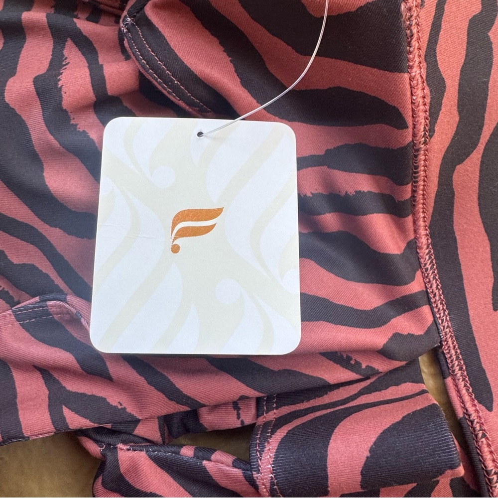 Fabletics Oasis Twist Medium Impact Sports Bra Pink and Black Zebra Size M - Picture 13 of 15
